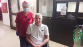 Här får tidigare brandmannen Lars, 86, sitt vaccin mot covid-19