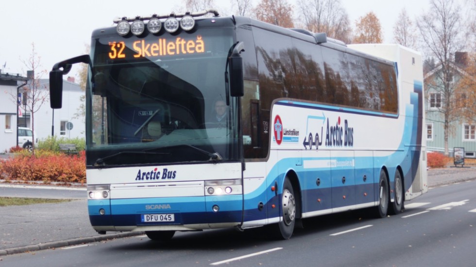 Skribenten menar att det är trångt på bussen mellan Norsjö och Skellefteå.