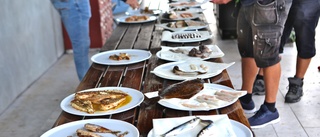 Stjärnkocken lagade bortglömda fiskar i Herrvik • ”Svenskar har glömt bort hur man äter fisk med ben i”