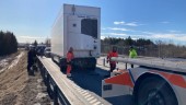 Lastbil tappade släpet vid Folkesta – blockerade E20: "Långa köer"