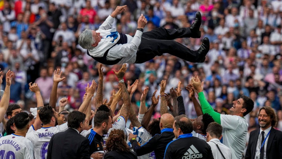 Real Madrids spelare hyllar tränaren Carlo Ancelotti efter ligasegern.