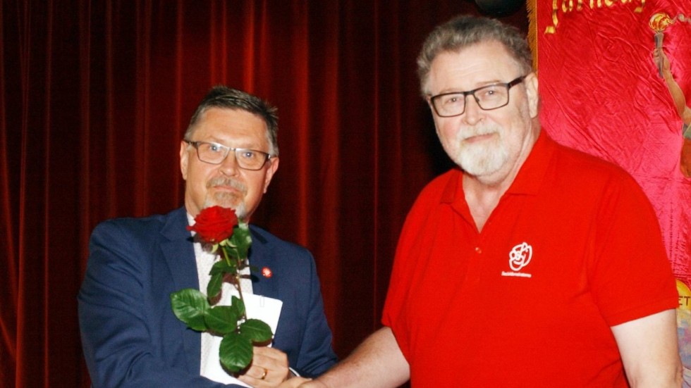 NSD:s Olov Abrahamsson var huvudtalare under 1 maj-mötet i Arvidsjaur. Efter talet fick han motta en ros av Kenneth Lindmark, ordförande för Socialdemokraterna i Arvidsjaur.
