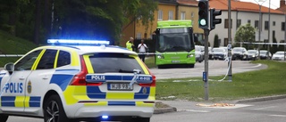 Man i 25-årsåldern död efter skjutning i Eskilstuna – fyra personer gripna ✓Många blev vittnen