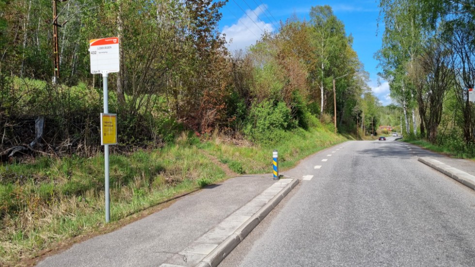 Bussen kommer först när skolorna börjar för terminen, skamligt tycker signaturen Hånad.