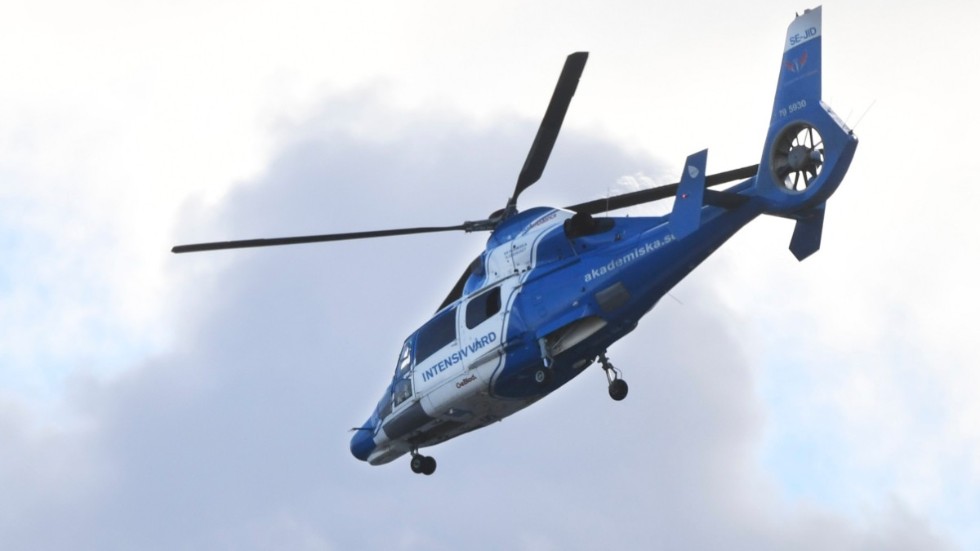 En skadad kvinna fördes från bostaden på ön Öckerö med ambulanshelikopter till sjukhus. Arkivbild.