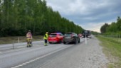 Trafikolycka på Järnvägsleden – personbil kraschade in i mitträcket
