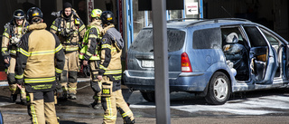 Brand i bil på verkstad – bilen togs i beslag