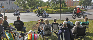 Dags för mullrande motorcyklar genom Enköping 