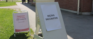 Strid om idrottshall när vaccinationerna fortsätter