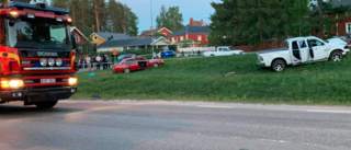 Sex personer till sjukhus efter krock mellan bil och epatraktor i Lycksele
