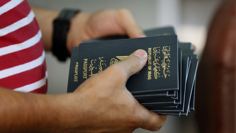 Irakiska pass på ett passkontor i Bagdad 2015. Inte alla har eller kan skaffa hemlandspass.