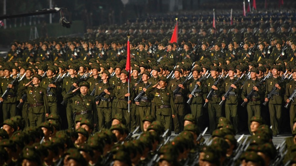 En militärparad i huvudstaden Pyongyang vid firandet av diktaturen Nordkoreas 73-årsdag i september.