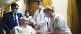 Opererad påve har lämnat sjukhuset