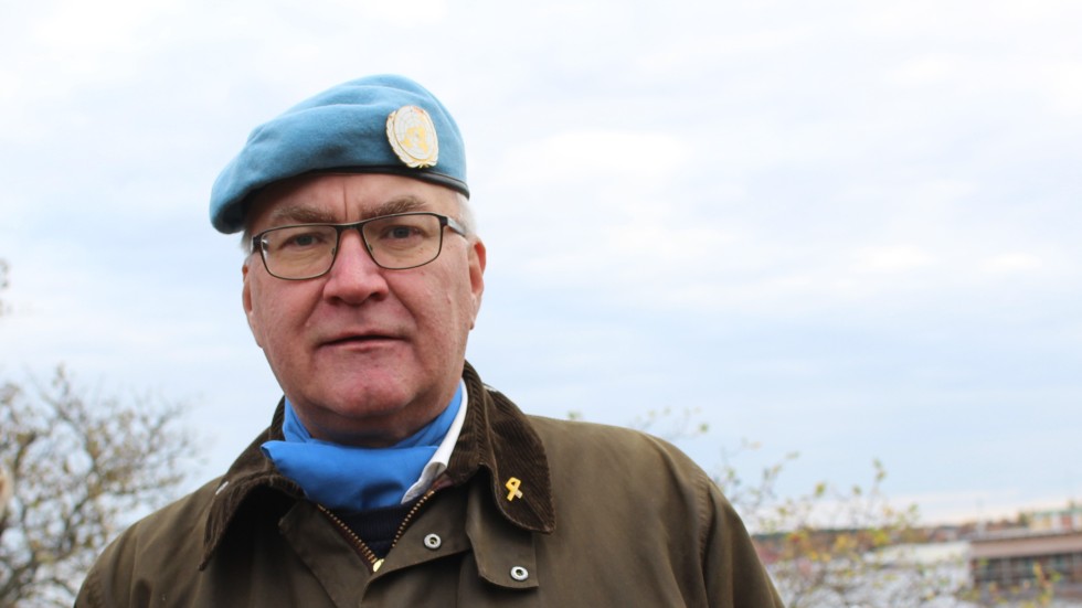 Göran Nilsson är ordförande för Sveriges Veteranförbund i Kalmar län och svarar på frågan om varför minnesstenen står där den står.
