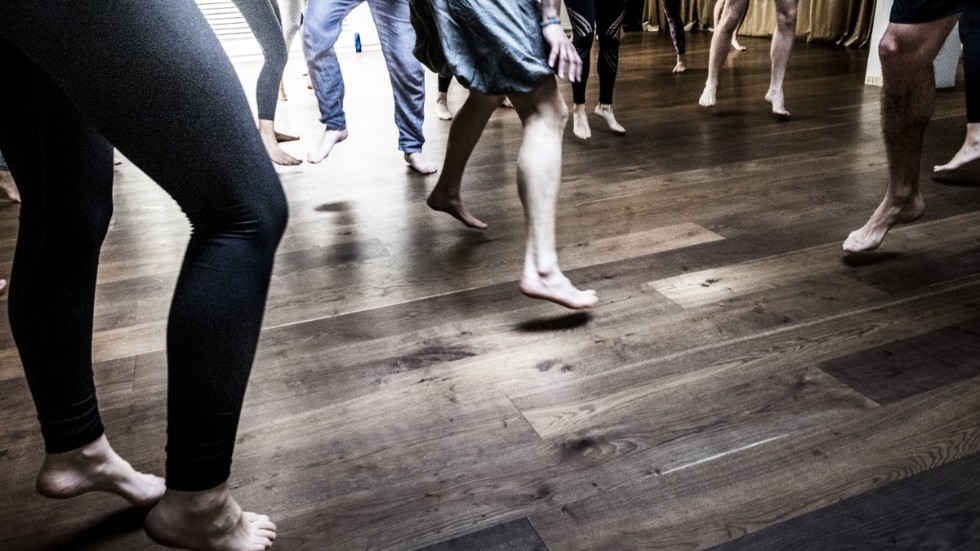 ”Dans för hälsa” är en forskningsbaserad metod som används över hela landet för att stärka psykisk hälsa hos unga. Alla välkomnas och många som är med uttrycker att det är skönt att få en frizon utan prestation, skriver dagens debattörer.