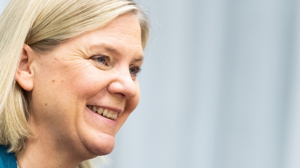 Finansminister Magdalena Andersson har ett gott humör. Det är en god tillgång i besvärliga tider där kommande regeringdugligheter står på spel. 