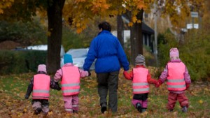 Västerviks barnskötare tjänar under rikssnittet • Barnskötaren: "Går till andra kommuner istället"