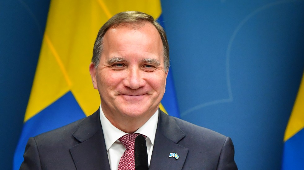 Statsminister Stefan Löfven under en pressträff om lättnader i pandemireglerna.