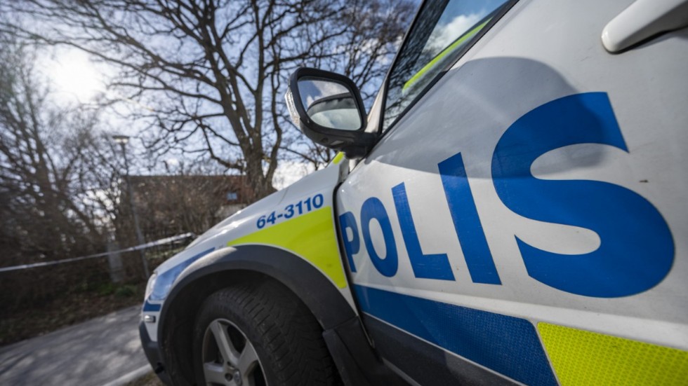 En kvinna som utgav sig för att vara polis vid rån mot en äldre kvinna på Lidingö är anhållen. Arkivbild.