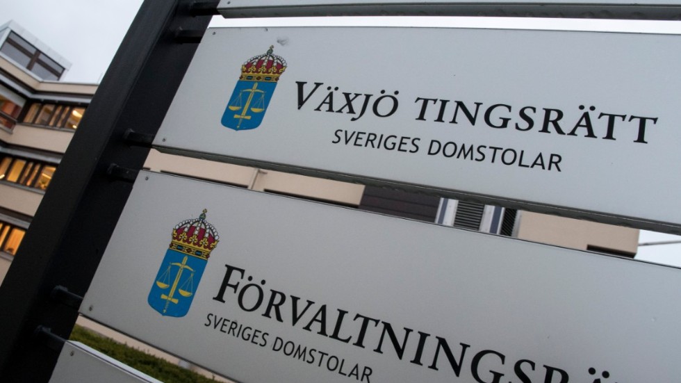 Tre unga män åtalas i Växjö tingsrätt för utpressning. Arkivbild.