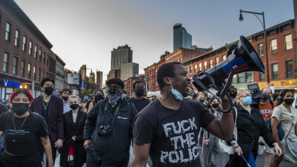 Demonstrationer mot polisens övervåld mot svarta i Brooklyn i New York tidigare i våras.