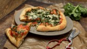 Middagstipset: Pizza med grönkål och rostade pinjenötter