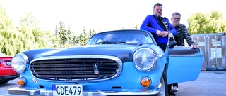 Helgonetbilen drar till sig blickar: "Bara E-type är snyggare" • Han lärde Eva Röse köra rally
