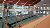 Skulle öppnat idag – därför är simhallen i Vadstena fortsatt stängd