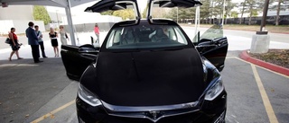 Tesla återkallar bilar