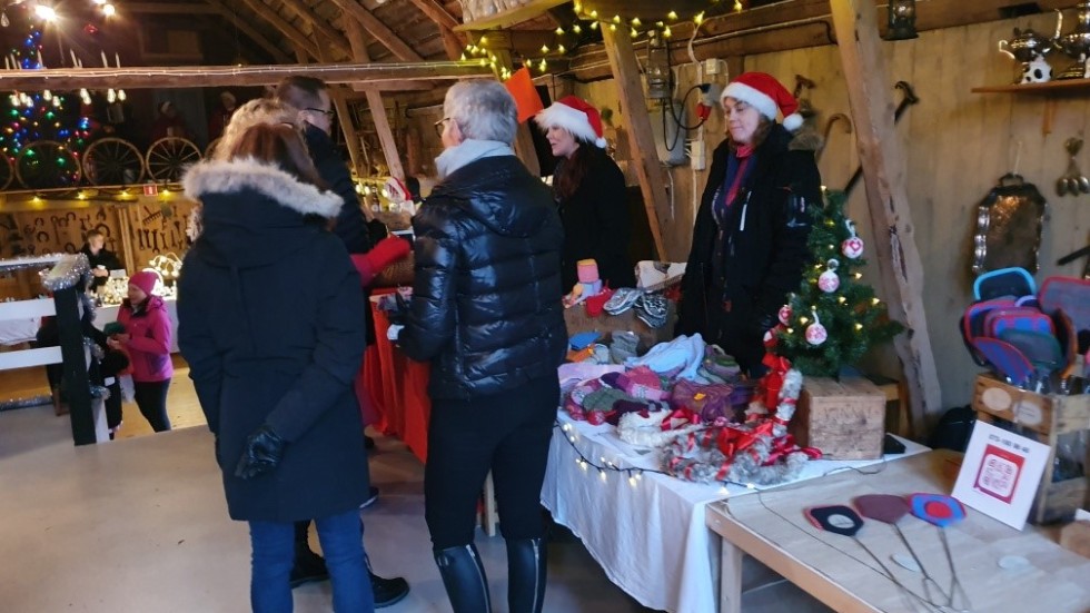 Julmarknaden på logen i Fjälster lockade runt 600 besökare.