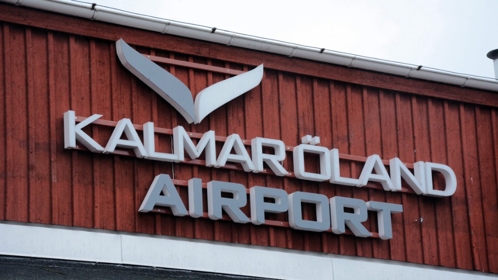 Skribenten är kritisk till brådskan i flygplatsköpet i Kalmar.