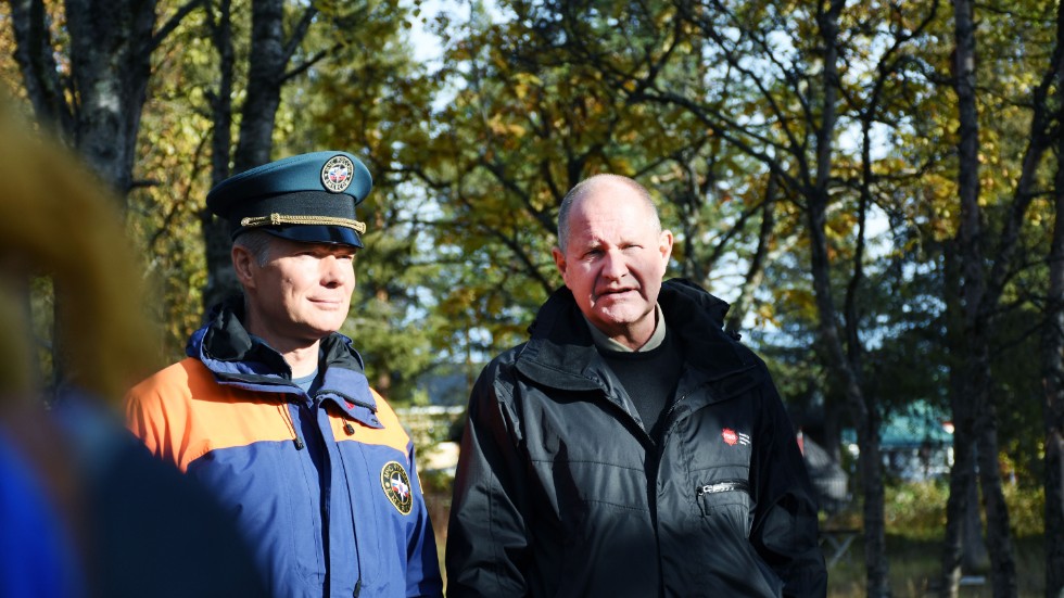 Dan Eliasson generaldirektör för MSB intill Rysslands motsvarighet, Alexander Bondar. Båda fanns på plats under Barents Rescue i Kiruna under onsdagen. 
