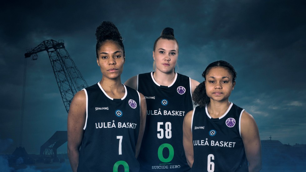 Chioma Nnamaka, Allis Nyström och Felicia Ponturo visar upp matchlinnet som Luleå Basket kommer att köra med i Eurocup. 