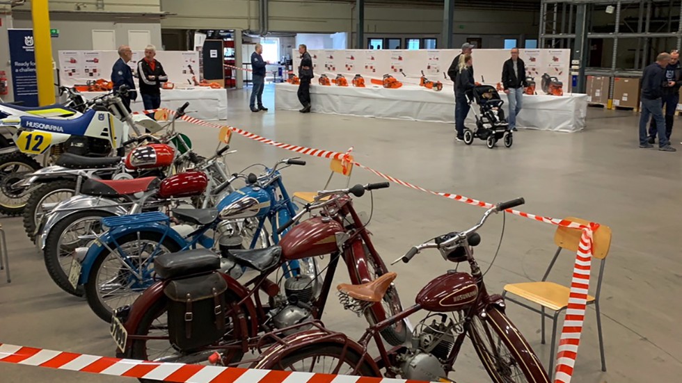 Ett 15-tal motorcyklar visades upp vid öppet hus i Husqvarna-fabriken på lördagen.