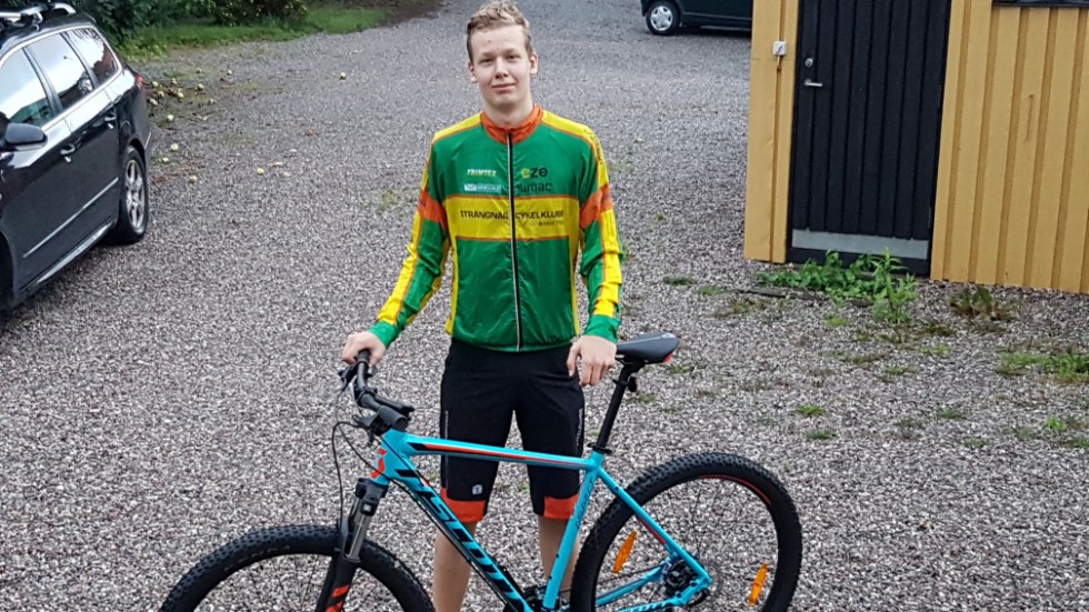 Simon Höglund fick en ny cykel, MTB, efter sommaren. En månad senare stals den utanför hans skola i Sundby park.