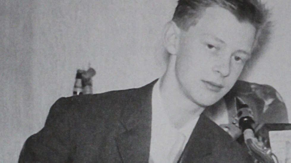 En ung Nisse Sandström i slutet av 1950-talet. Redan då med saxofonen.