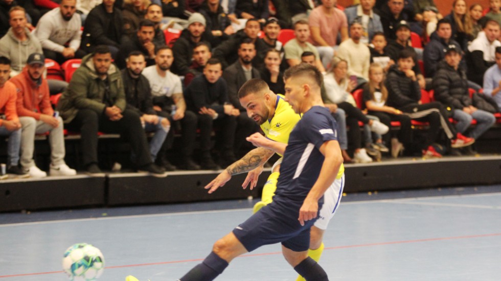Landslagsmeriterade Ignatius Malki sköt skarpt i Mässhallen. Fyra av Norrköping Futsal Klubbs sju mål kom från fötterna på nummer tio.