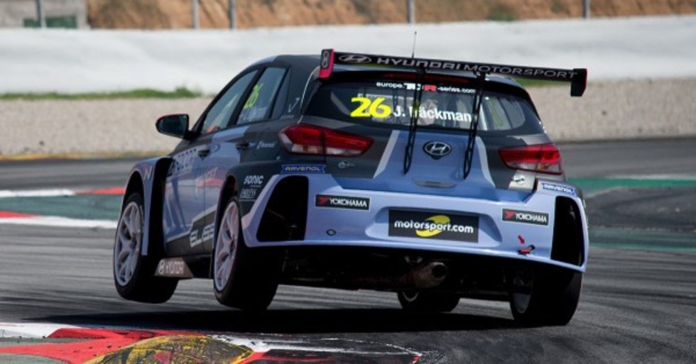 Syskonen Jessica och Andreas Bäckman kör varsin Hyundai i30 N TCR under 2019.