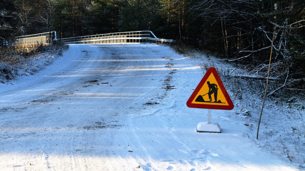 Även vid Tingsholmsbron är skyltar uppsatta som visar att arbete pågår för trafikplats Hortlax.