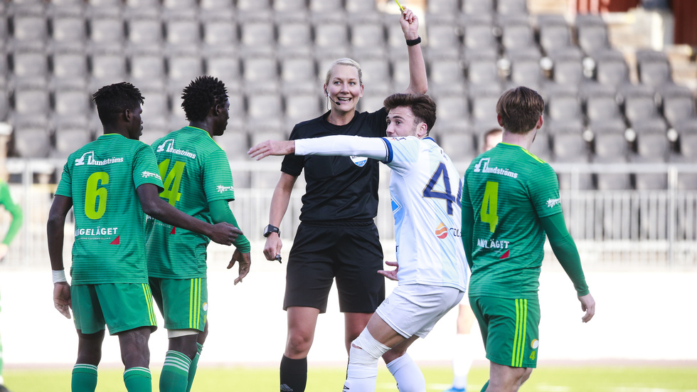 Tess Olofsson dömde matchen 