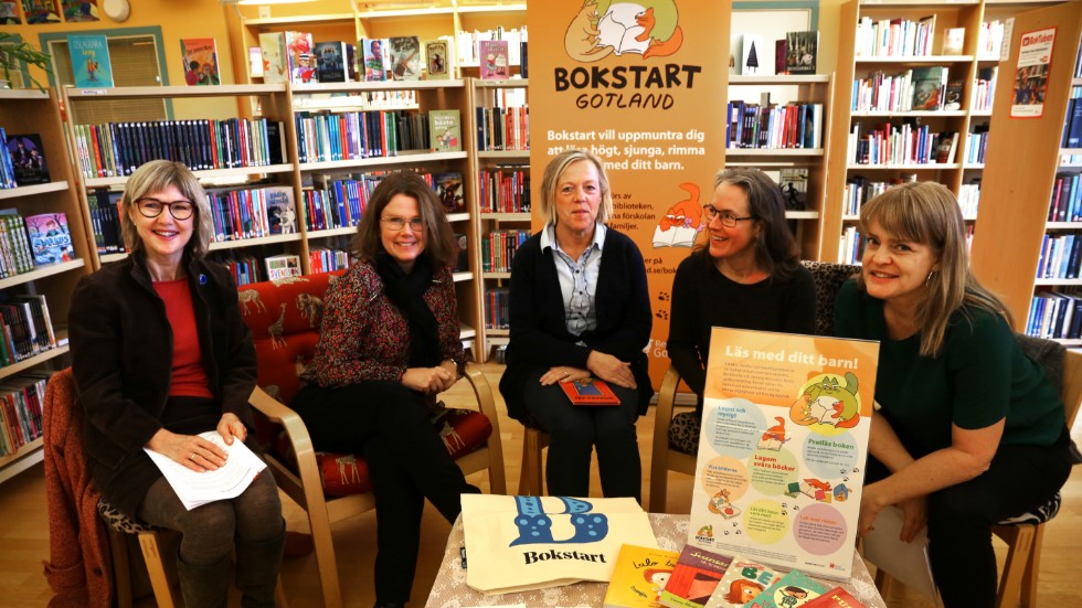 Karin Cervenka, Lena Gustavsson, Inger Jerkeby, Catharina Ampler och Cecilia Herdenstam, bakom projektet bokstart, vet hur viktig läsningen för små barn är.