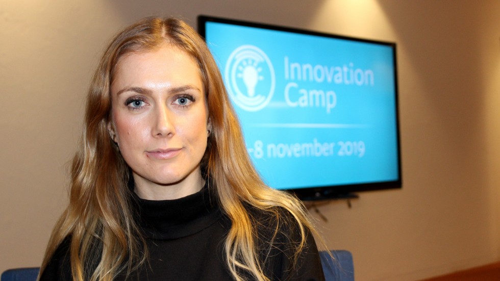 Carolin Solskär, årets IT-kvinna 2019, föreläste för gymnasieelever som deltog i Innovation camp på tekniska verken. 
