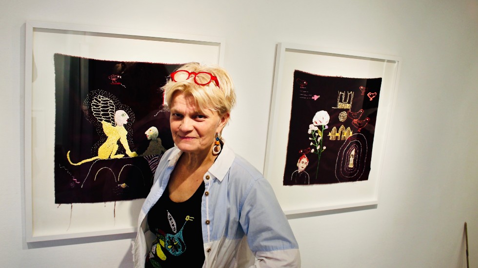 Textilkonstnären Emma Jönsson ställer ut hos Konstfrämjandet i Eskilstuna. 