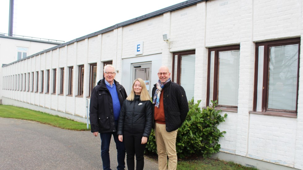 (Fr. vänster) Leif Larsson (C), Johanna Wykman (L) och Peter Högberg (S) presenterade regionens mångmiljonsatsning på en familjecentral som ska inrymmas i det gamla äldreboendet Svalan. 