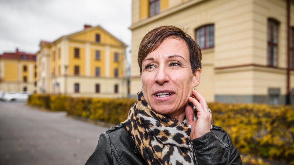 Sjuksköterskan Maria Jakobsson lämnade Akademiska sjukhuset på grund av arbetsmiljön. "På det nya jobbet känns det som att jag har mer fritid, trots att arbetstiden är längre", säger hon.