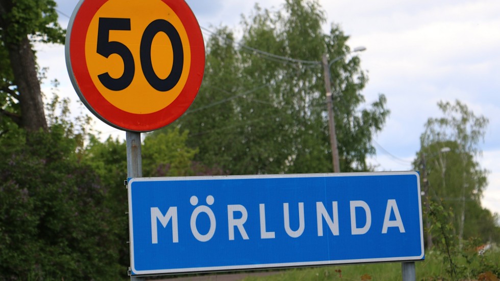 Skribenten hade stora förväntningar på den nya vägen förbi Mörlunda, men tyvärr infriades de inte.