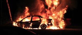 Personbil totalförstördes i brand
