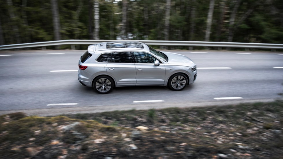 VW Touareg känns lättmanövrerad och följsam.