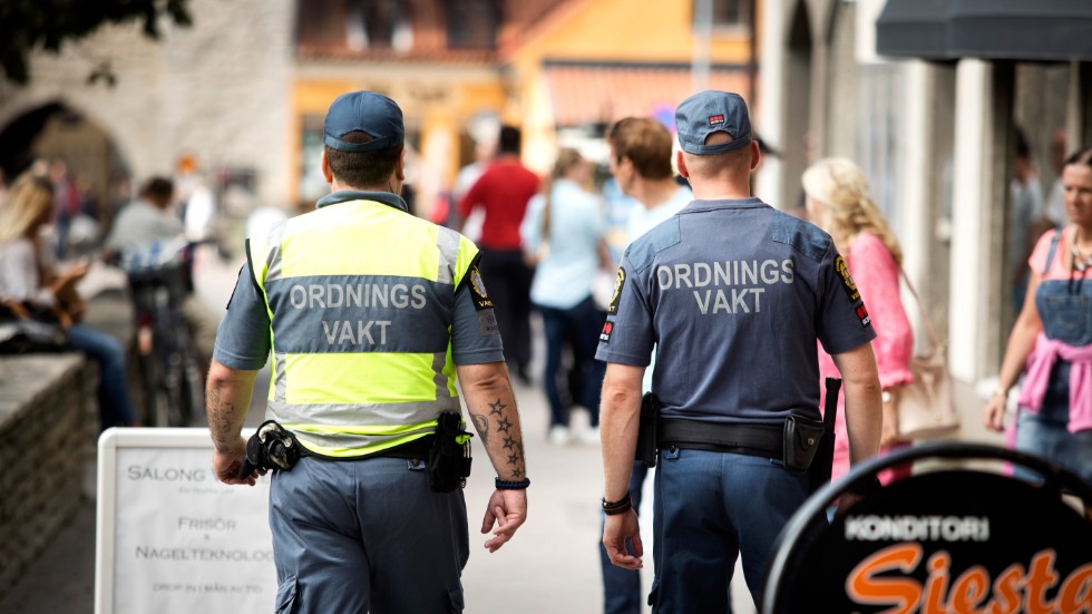 Kristdemokraterna i Norrköping vill att kommunen anställer fler kommunala ordningsvakter.