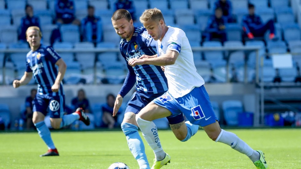 Djurgården var steget efter IFK Norrköping. Här jagar mittbacken Erik Berg IFK Norrköpings målskytt (1–0) Christoffer Nyman på Östgötaporten.
